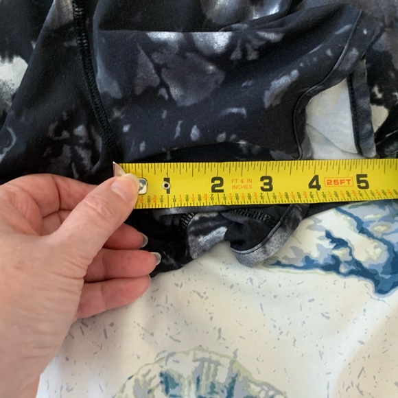 Lululemon Athletica Run Times Athletic Shorts size 8 - Picture 6 of 8